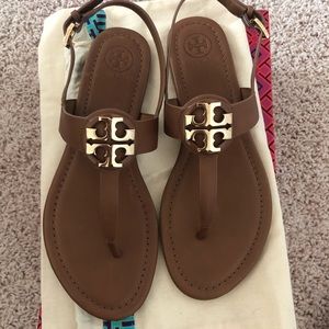 Tory Burch Bryce Flat Thong Sandal-Tan